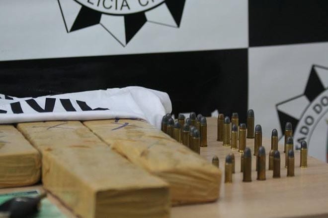 Grande apreensão em Santiago: 4 homens presos, 7KG de maconha, armas e munições