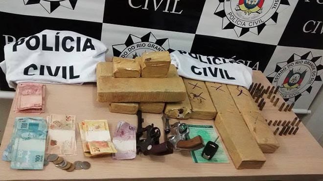 Grande apreensão em Santiago: 4 homens presos, 7KG de maconha, armas e munições