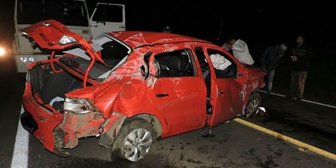 Em Alegrete, atletas sofrem grave acidente de carro