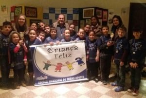Criança Feliz conquista prêmios em festival de dança no Uruguai