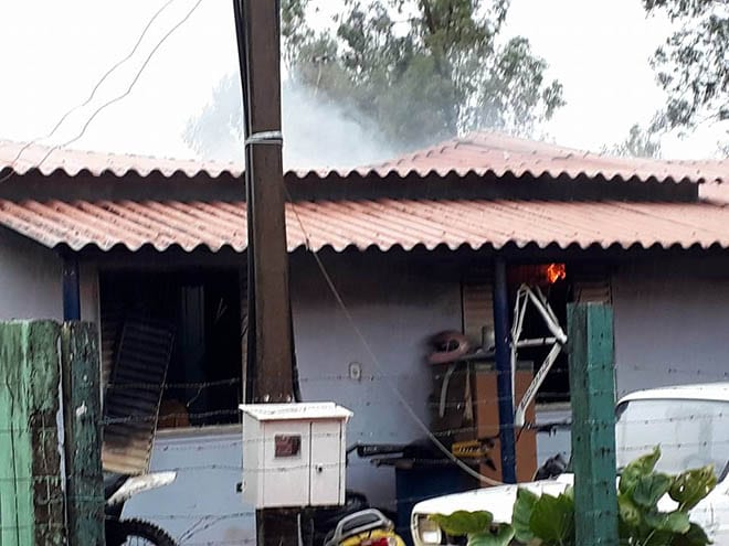 Pai e filho morrem em incêndio em Santiago