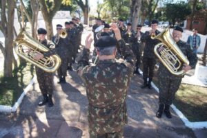Fogo Simbólico é aceso em Santiago rs e celebrado por Civis e Militares