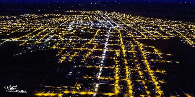 Fotografia noturna de Santiago com drone