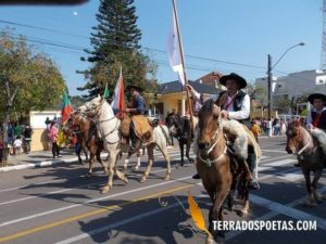 Desfile de encerramento da semana farroupilha