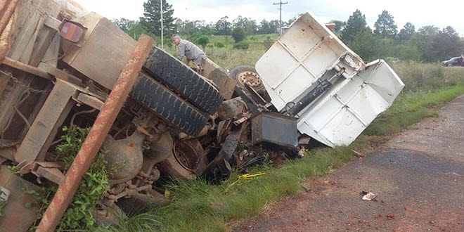 Acidente entre caminhões na BR287