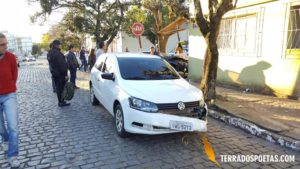 Acidente de trânsito na rua Barão do Ladário com Treze de Maio