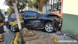 Acidente de trânsito na rua Barão do Ladário com Treze de Maio