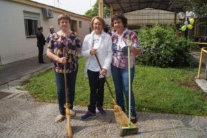 Voluntários assumiram por um dia as funções de cuidadores no Asilo Santa Isabel