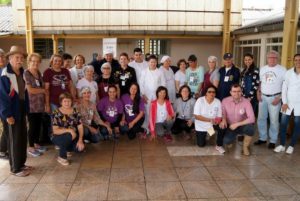 Voluntários assumiram por um dia as funções de cuidadores no Asilo Santa Isabel