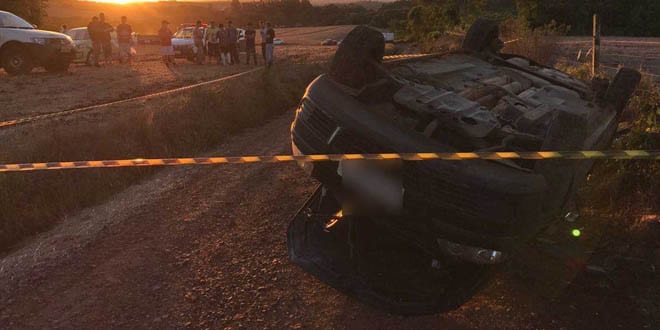 Adolescente é arremessada para fora do carro em Passo Fundo