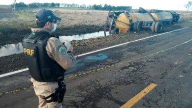 Caminhão tanque tomba em Alegrete