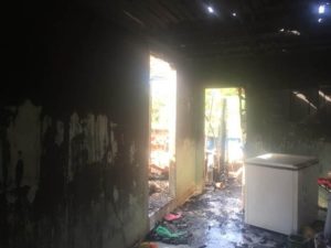 Familiares de pai e filho mortos em incêndio em santiago