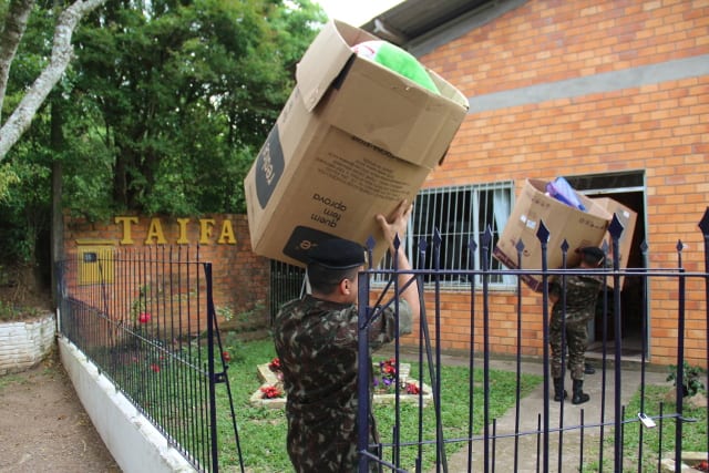 Santiago (RS) - 1ª Brigada de Cavalaria Mecanizada Realiza Campanha do Brinquedo