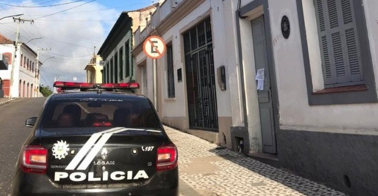 Infectado por coronavirus e preso
